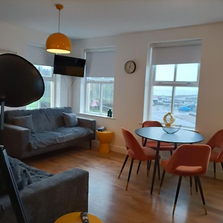 Harbour View Apartment แคร์ริกเฟอร์กัส ภายนอก รูปภาพ