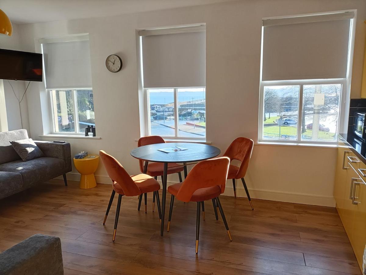 Harbour View Apartment แคร์ริกเฟอร์กัส ภายนอก รูปภาพ